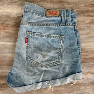 [Levi’s] Boyfriend Jean Shorts